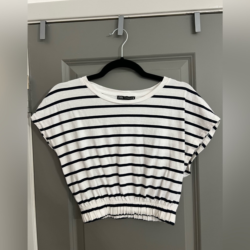 Zara. Black stripes. Wider armpit sleeves. Scrunch bottom. Size small